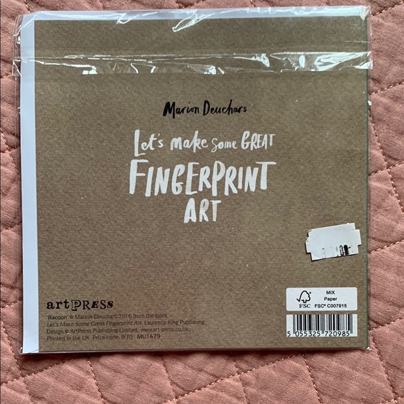 ARTPRESS - Racoon - Fingerprint art by Marion Deuchars - Blank card 150x150 - Picture 2 of 6